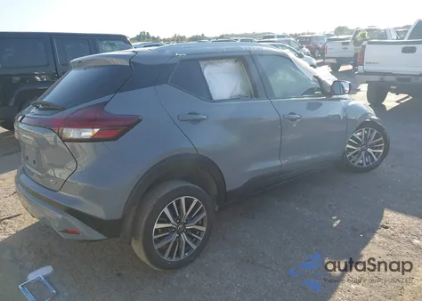 2021 Nissan Kicks Sv Xtronic Cvt z USA, uszkodzony, nr VIN 3N1CP5CV5ML545152